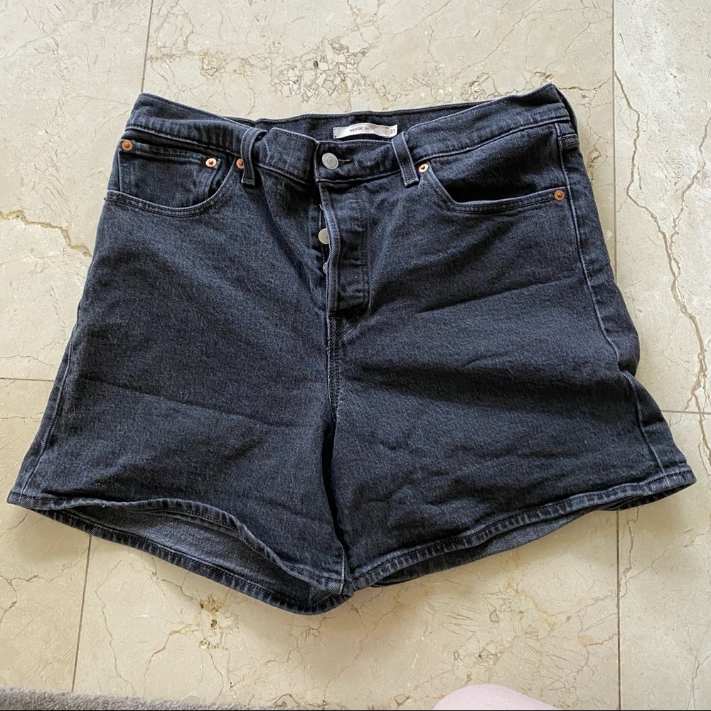 Black levis wedgie shorts sz 31 high waisted